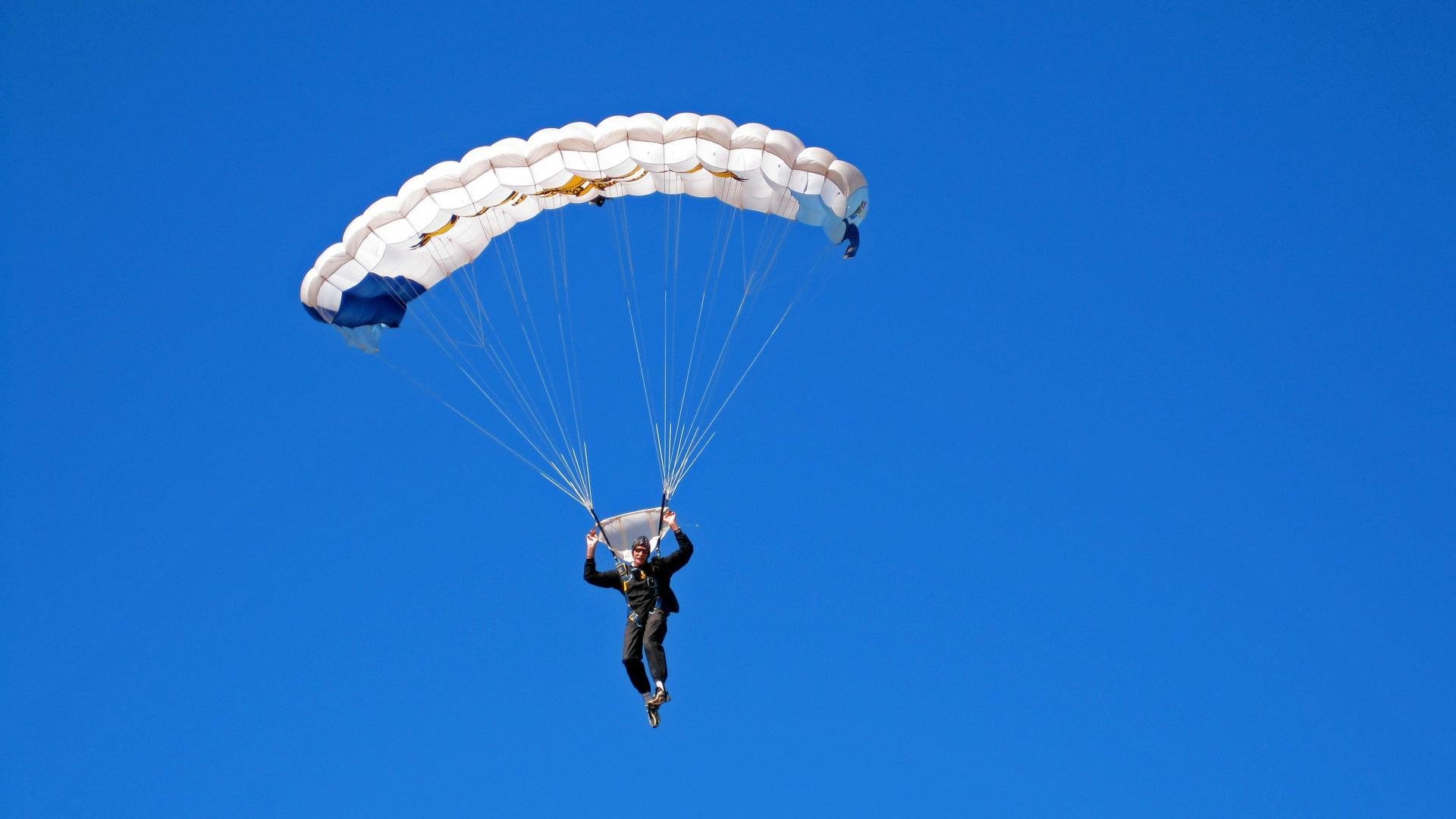 英雄联盟“巅峰之战”超级总决赛引爆眼球，lol之决战巅峰