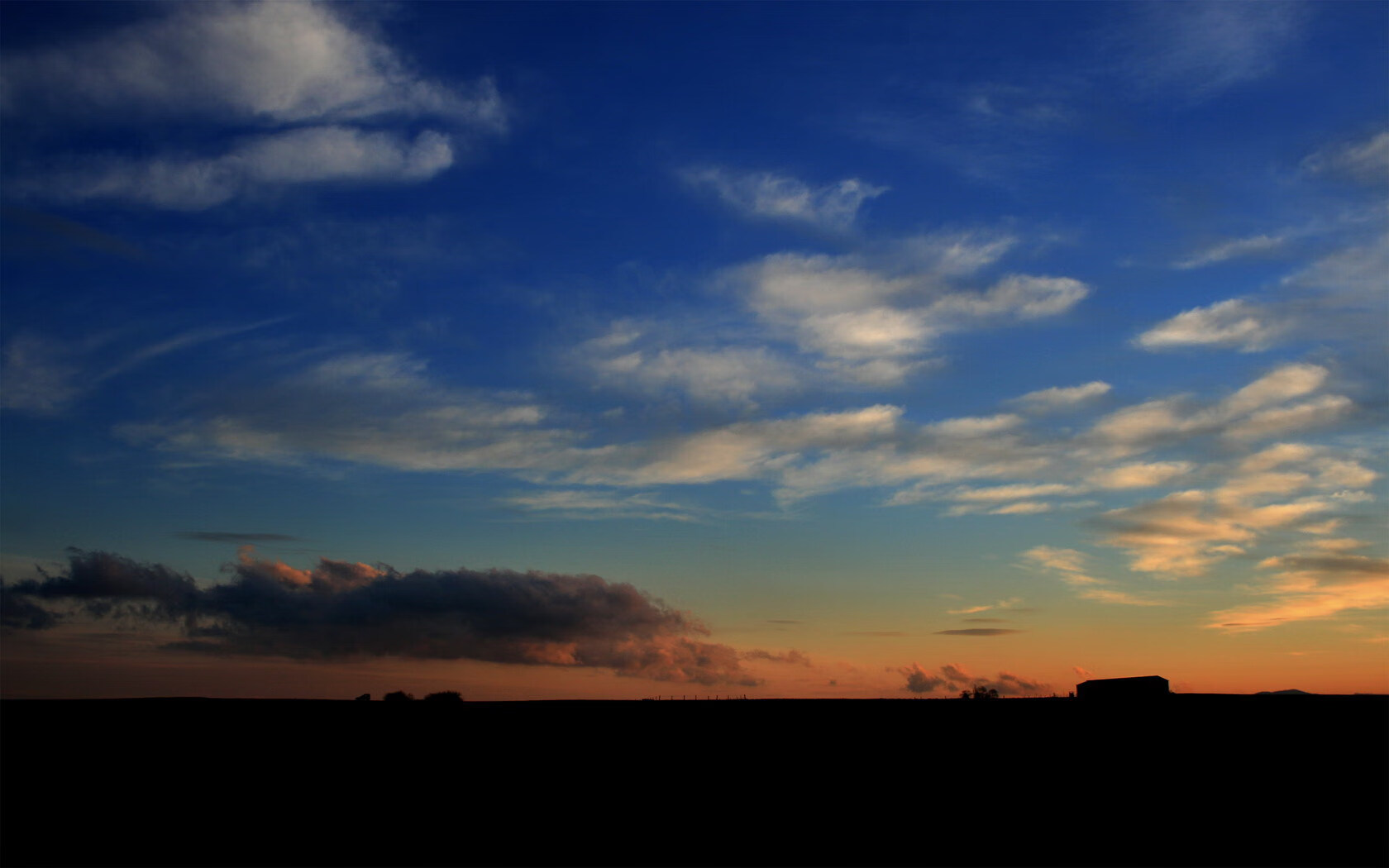 上海申花备战之际，球迷为他们加油，上海申花队的比赛
