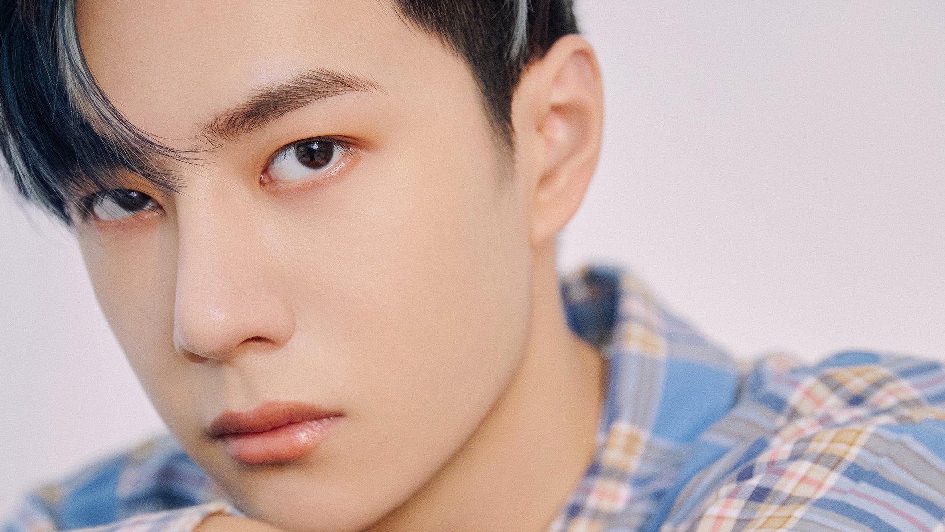 高校篮球赛现场气氛火爆展现青年篮球巨大潜力，大学校园篮球赛